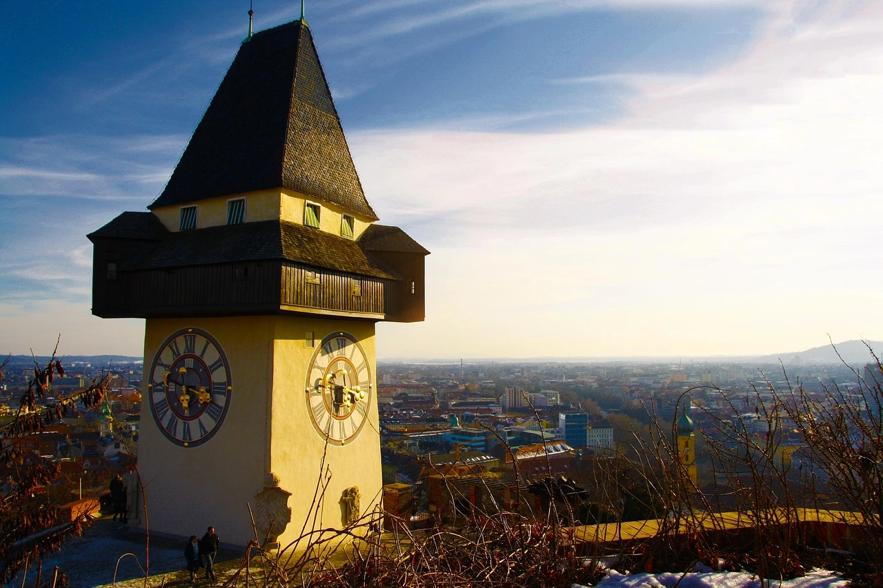 Schlossberg Graz: Der magische Ort mit dem Uhrturm, der die Zeit auf den Kopf stellt